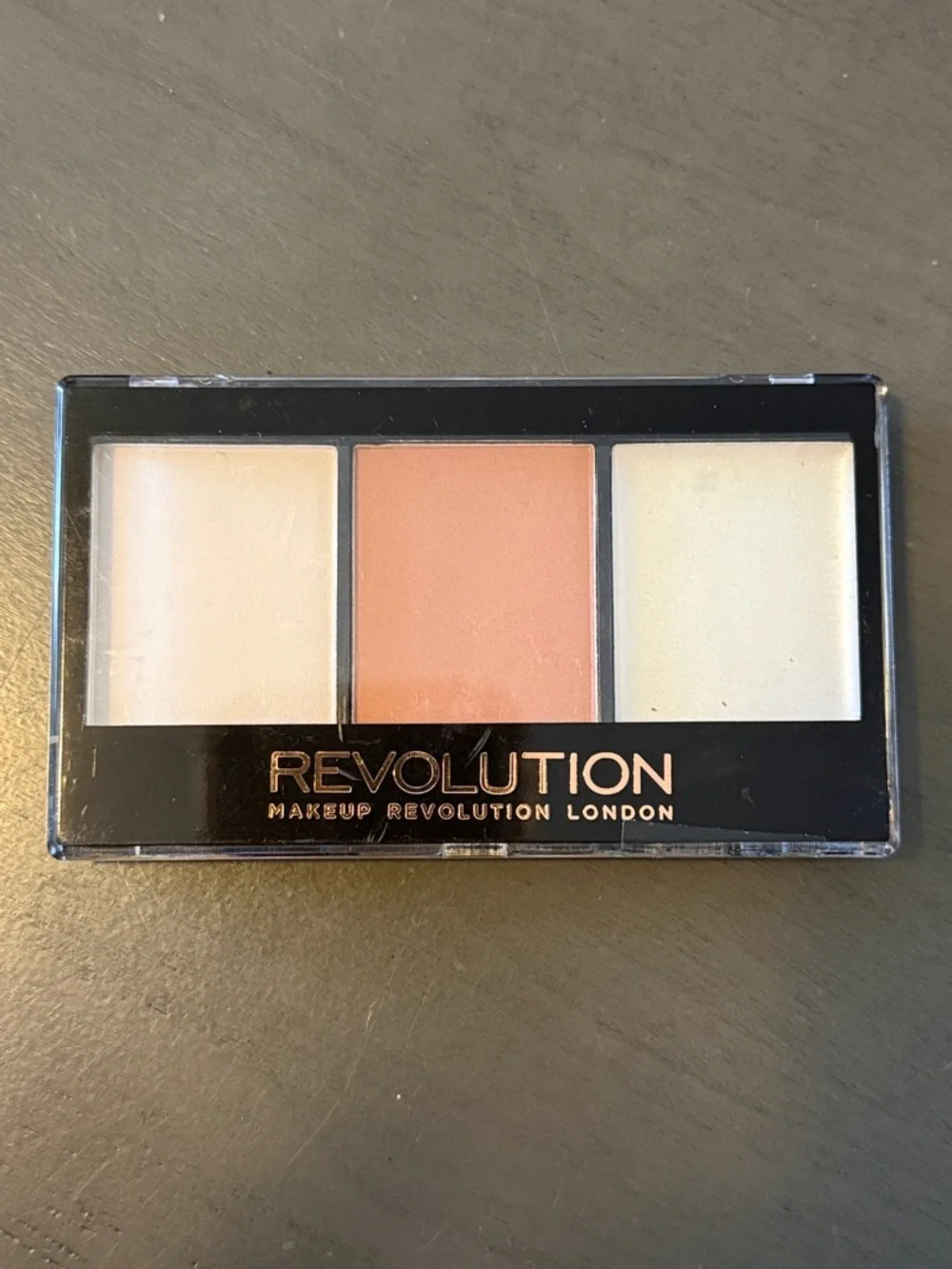 🌻 Makeup Revolution Ultra Contour Kit in Lightening F02